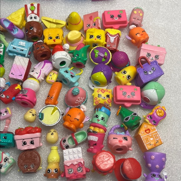 Shopkins Lot & Accessories (160 Shopkins) - Picture 7 of 7